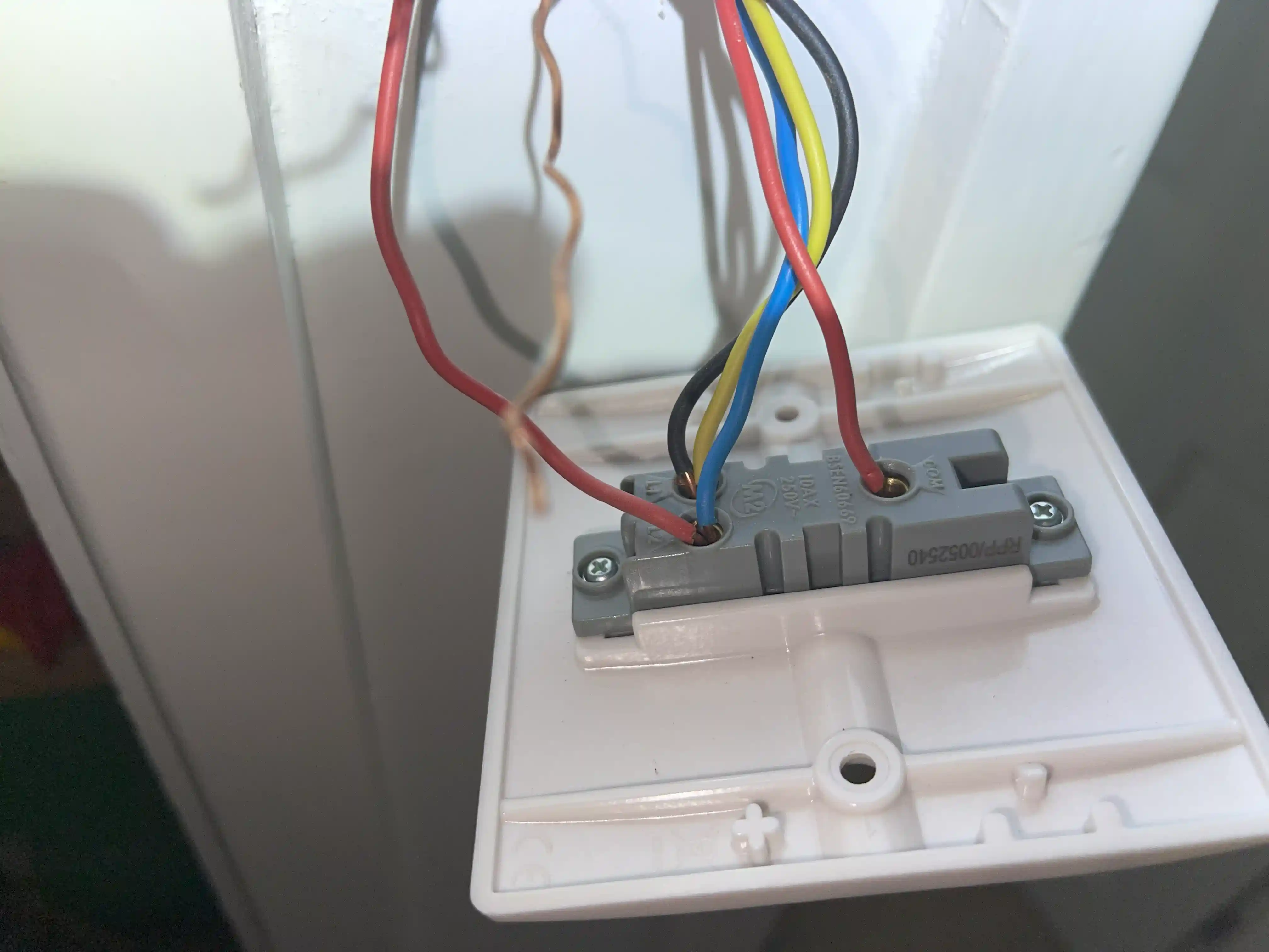 24 Hours Emergency Electrician near Golders Green
